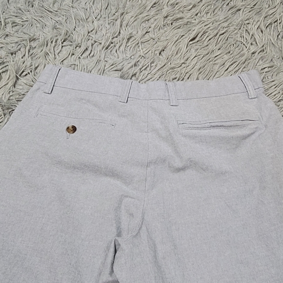 Old Navy Built in Flex Ultimate Slim Shorts - Picture 4 of 4